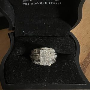 2 CT T.W. Diamond multi stone 14k white gold ring size 7 lifetime warranty